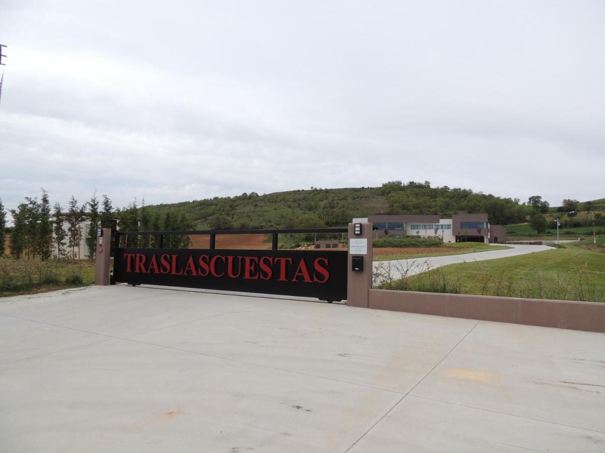 Hotel Bodegas Traslascuestas - Grupo Pierola Valcavado de Roa Exteriör bild
