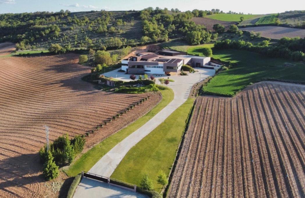 Hotel Bodegas Traslascuestas - Grupo Pierola Valcavado de Roa Exteriör bild