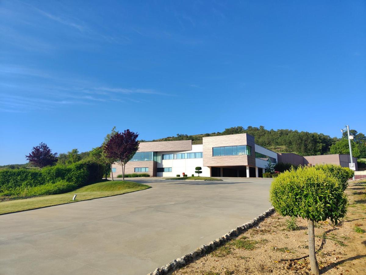 Hotel Bodegas Traslascuestas - Grupo Pierola Valcavado de Roa Exteriör bild