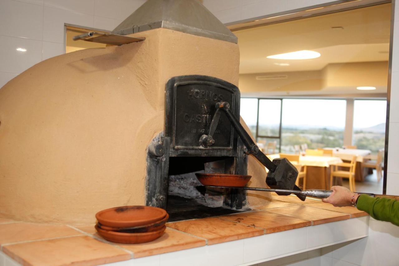 Hotel Bodegas Traslascuestas - Grupo Pierola Valcavado de Roa Exteriör bild